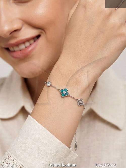 Sparkling Crystal Clover Charm Bracelet