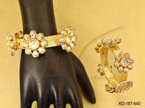 flower corner kundan kada