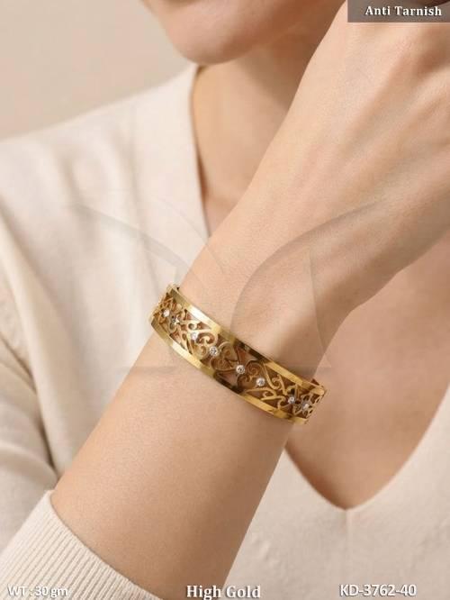 Elegant Gold Filigree Kada